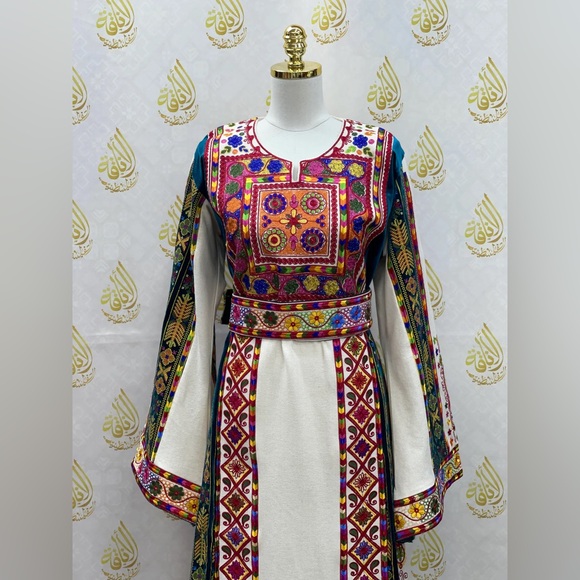 Palestinian Embroidery Etamin Thoub: Ultimate Luxury and Elegance size 1 🇵🇸 - Picture 9 of 11